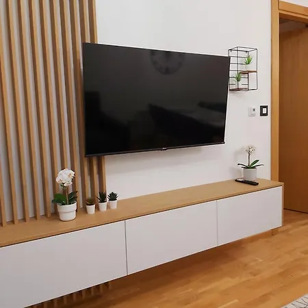 Leonardo Lux 77,vila Leonardo 7