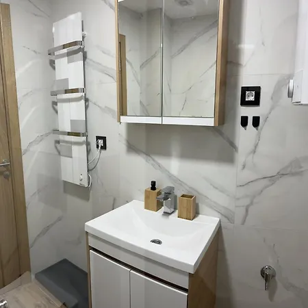 Leonardo Lux 77,vila Leonardo 7 Apartament