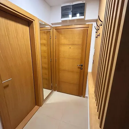 Leonardo Lux 77,vila Leonardo 7 公寓