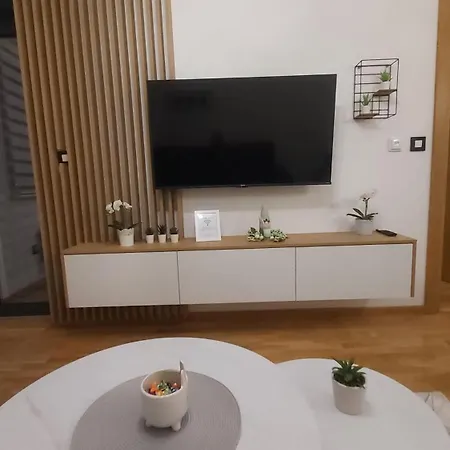 Leonardo Lux 77,vila Leonardo 7 Apartamento