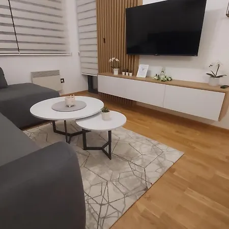 Leonardo Lux 77,vila Leonardo 7 Apartamento *