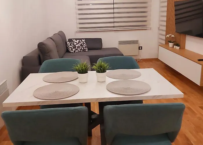 Leonardo Lux 77,vila Leonardo 7 兹拉蒂博尔