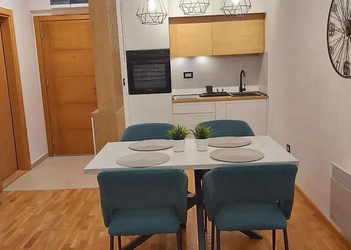 Leonardo Lux 77,vila Leonardo 7 兹拉蒂博尔