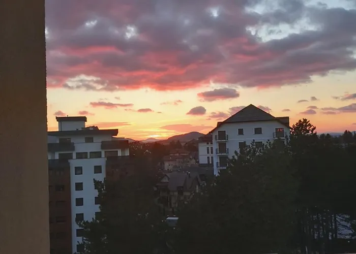 Leonardo Lux 77,vila Leonardo 7 公寓