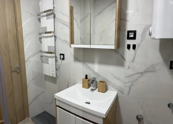 Leonardo Lux 77,vila Leonardo 7 公寓