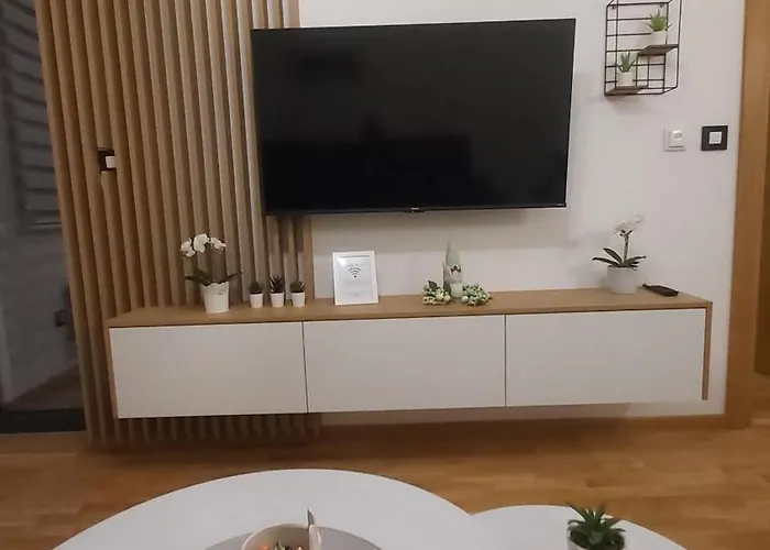 Leonardo Lux 77,vila Leonardo 7 公寓